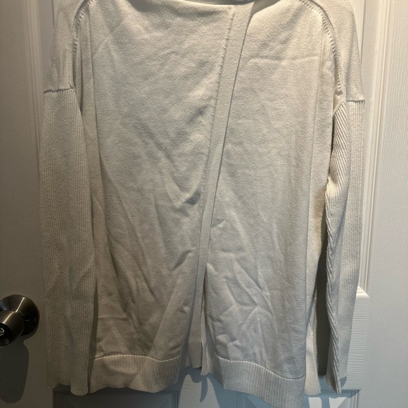 ATHLETA Sweater Womens Medium Cream Silk Blend Highland Crossback OpenBack Shirt - Picture 6 of 6